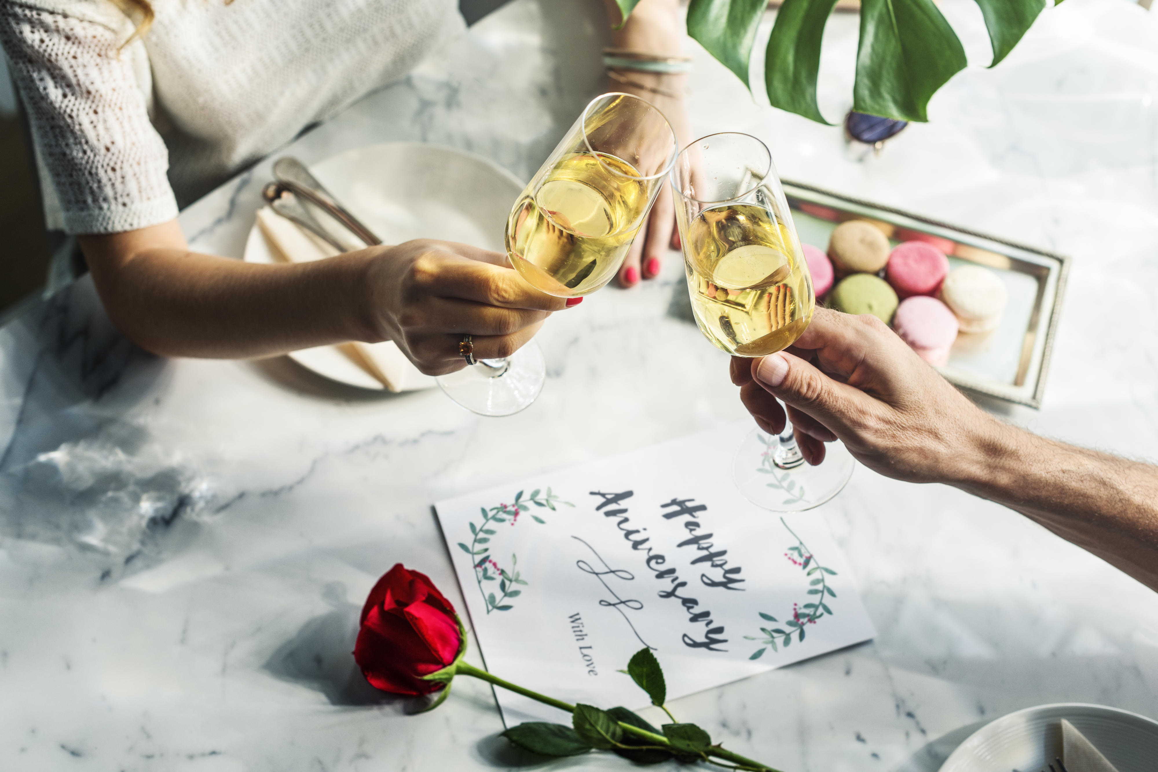銀婚式、結婚記念日のお祝いイメージ